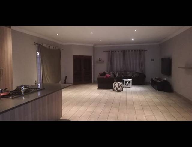 3 BEDROOM HOUSE FOR SALE IN HEUWELOORD